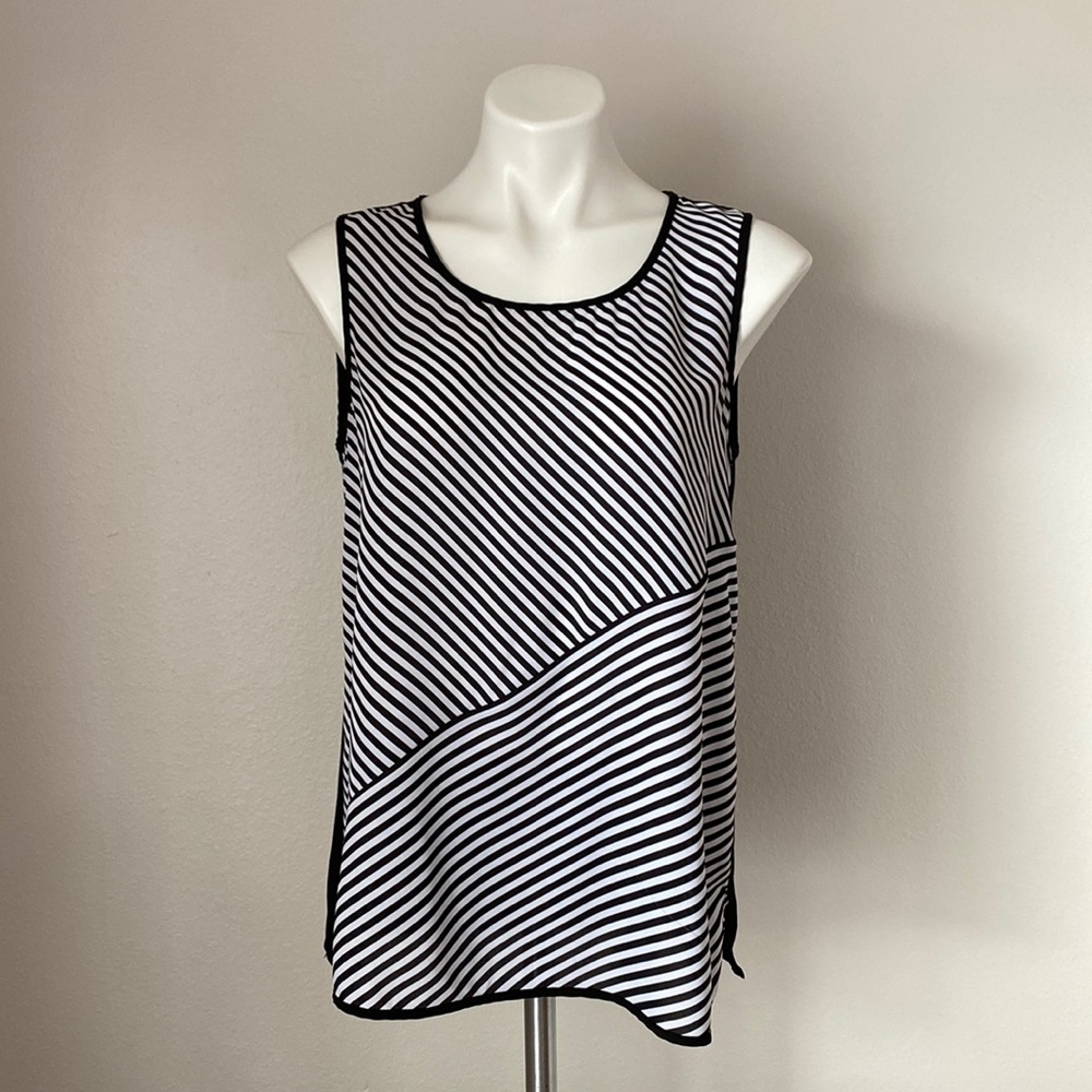 Chico’s Geometric Sleeveless Scoop Neck Black & White Top Size 1(M/8)